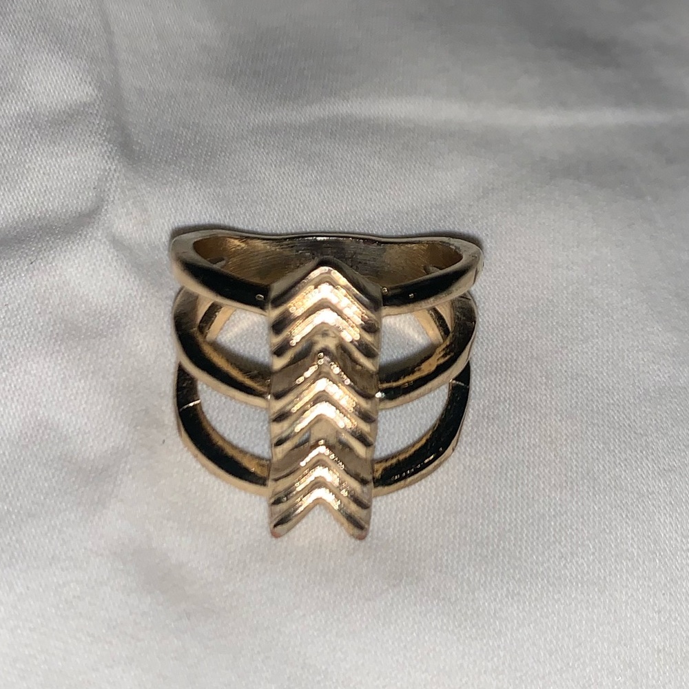 Triple arrow fashion ring